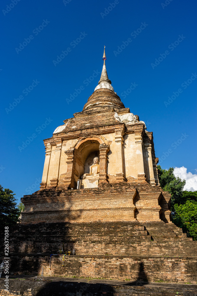 Fototapeta premium Wat Jet yod Old Buddhist Temple in Chiangmai, Thailand
