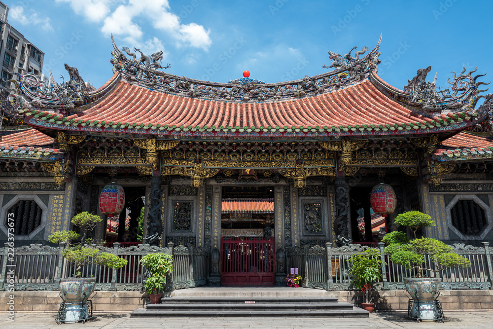 Fototapeta premium The Longshan Mengija temple in Taipei, Taiwan