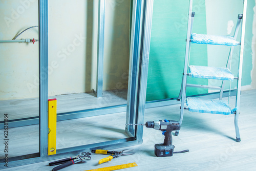 Tableau sur toile tools and equipment for plasterboard mounting
