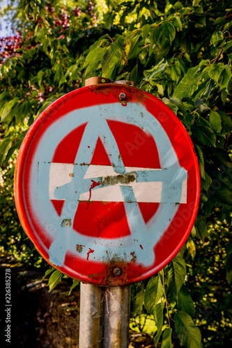 Panneau de signalisation détourné photo