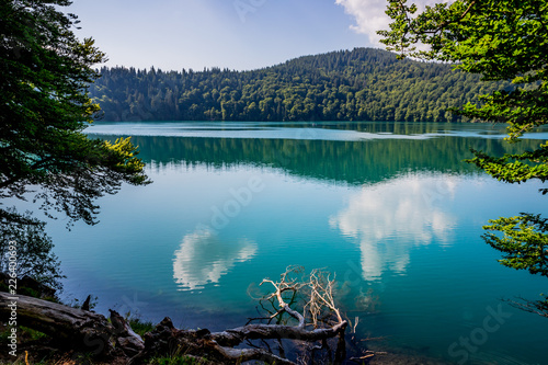 Le Lac Pavin en Auvergne photo