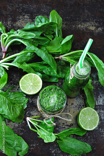 Spinach smoothie with lime juice. Detox drink with spinach and lime. Spinach drink for a good figure. Detox concept Vegan detox smoothie with spinach.
