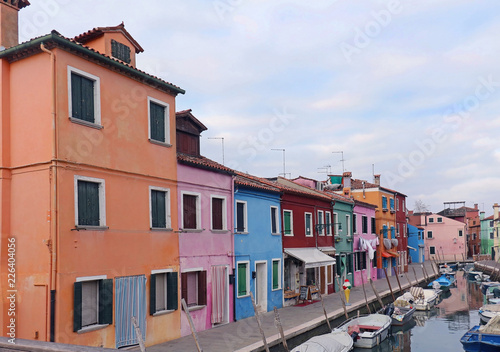 Colorful houses canal © Tatty