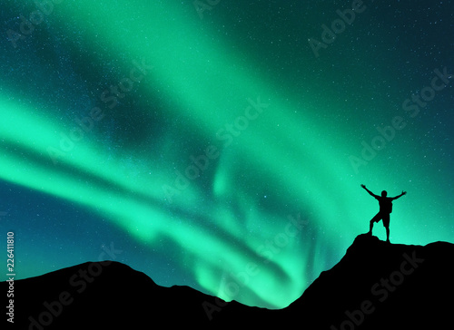 Northern lights and silhoue...