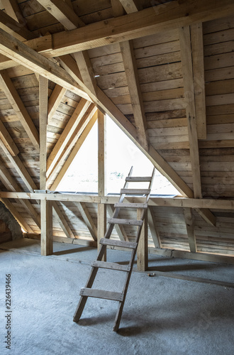 Building a house, wooden beams © Degimages