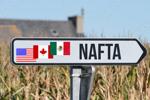 Ein Schild weist auf NAFTA Abkommen zwischen USA, Kanada und Mexiko photo