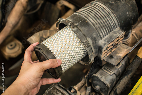 Air filter of forklift truck