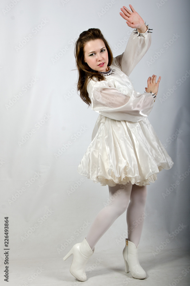 Naklejka premium beautiful girl in the Studio