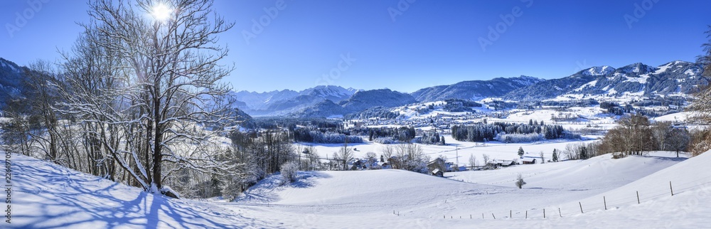 tief verschneite Landschaft bei Fischen im Allgäu tief verschneite Landschaft bei Fischen im Allgäu