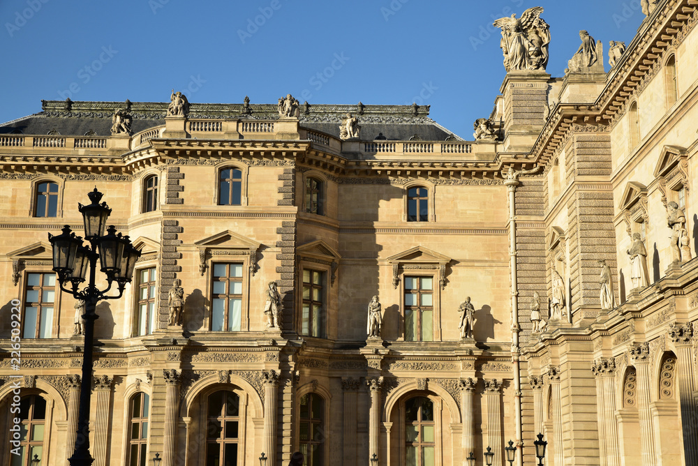 Palais du Louvre à Paris, France