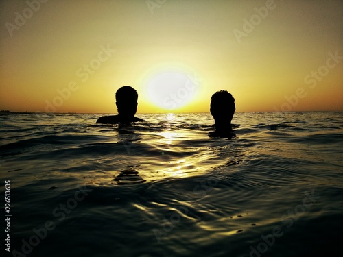 2 persons in water sunset © Hazem