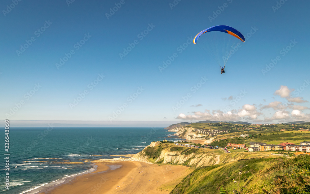 Paragliding an der Küste bei Bilbao Paragliding an der Küste bei Bilbao