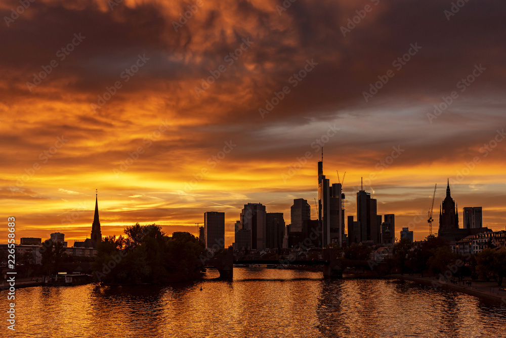 Abendstimmung über der Skyline von Frankfurt am Main