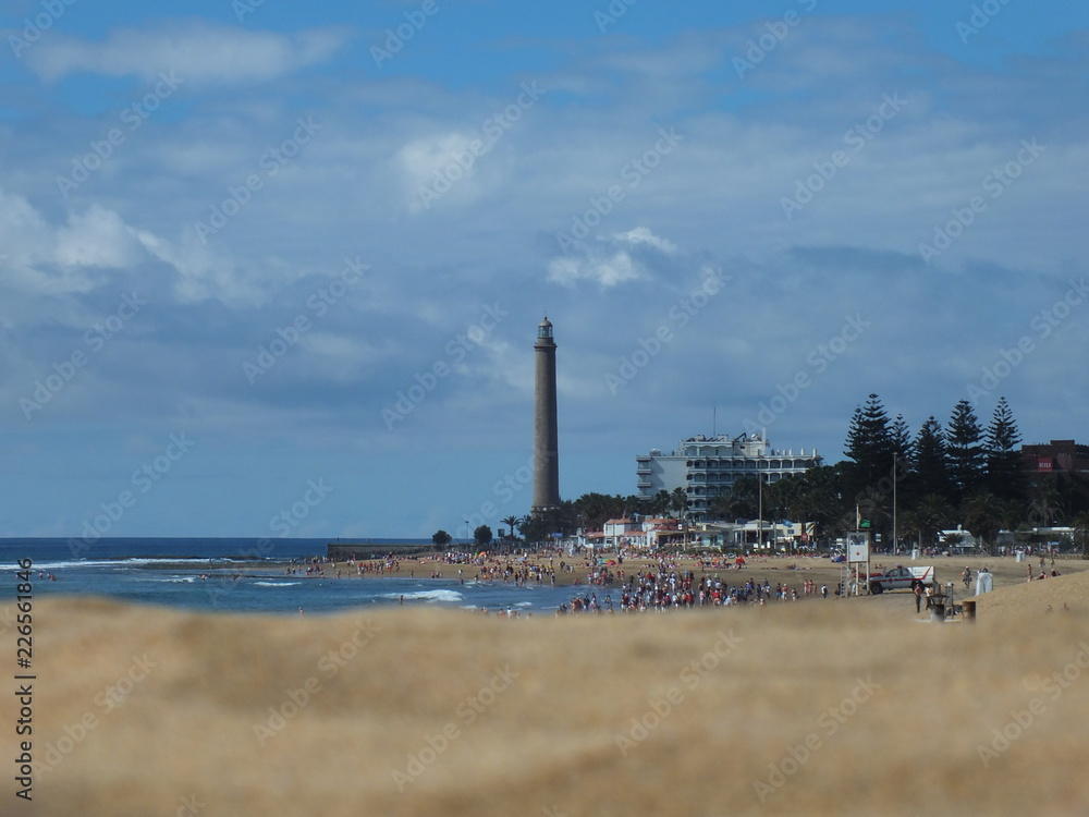 Strand am Meer mit Leuchtturm Strand am Meer mit Leuchtturm