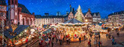 Weihnachtsmarkt auf dem Frankfurter Römer, Frankfurt am Main, Hessen, Deutschland photo