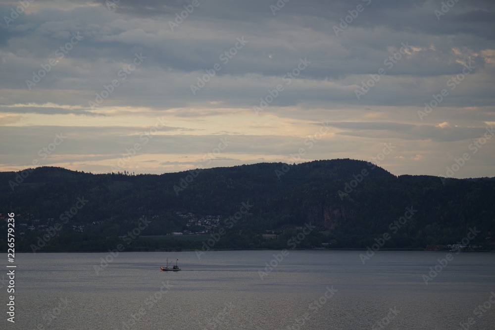 A fishing boat in the fjord.