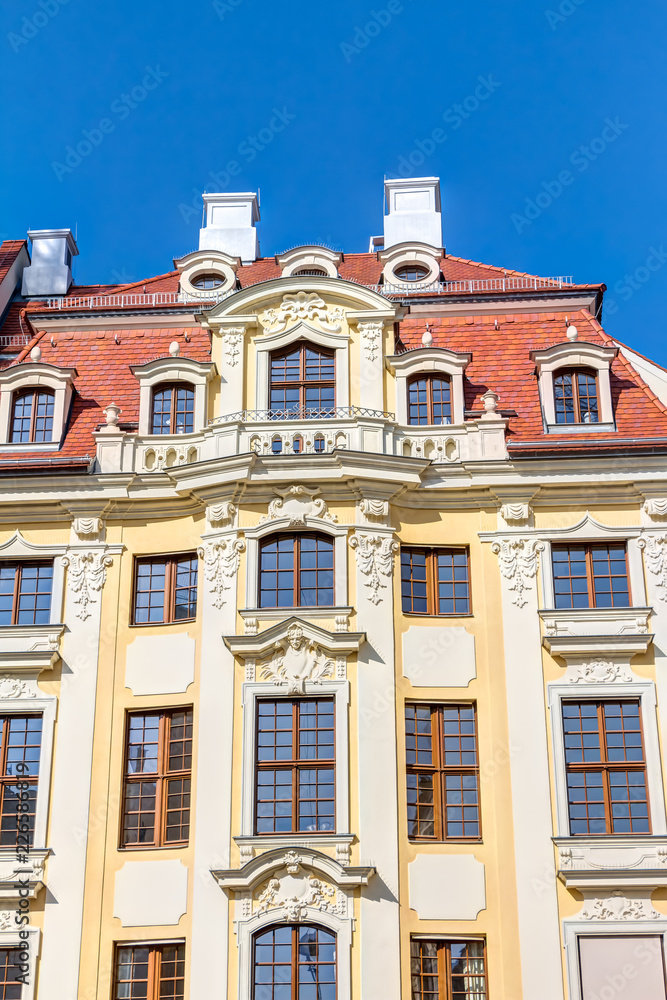 Obraz premium Rekonstruierte Barockbauten in der historischen Altstadt von Dresden