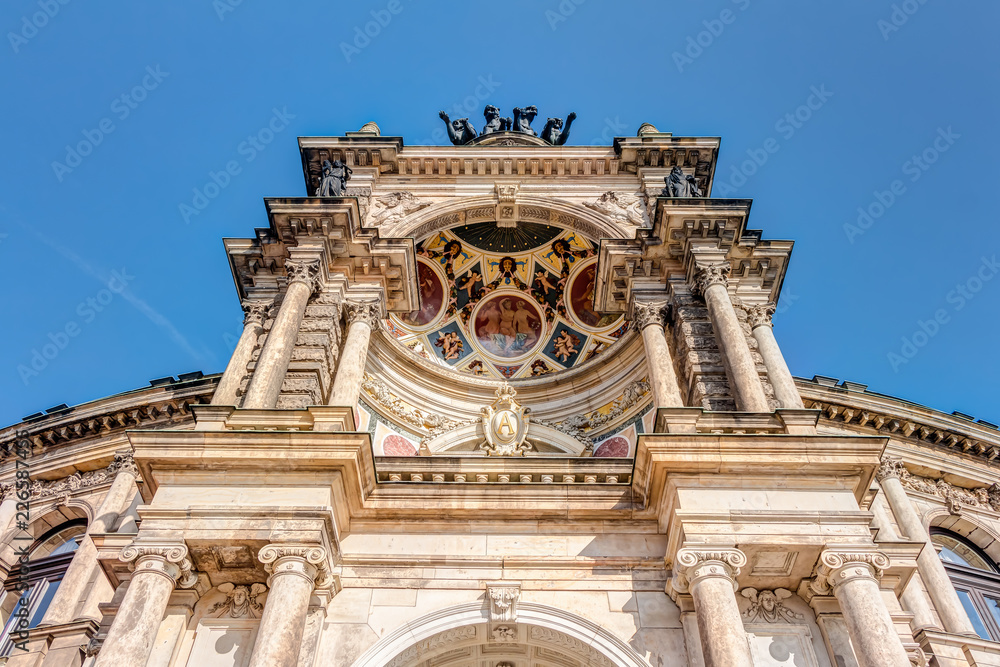 Eingangsportal der Semperoper in Dresden - Detailaufnahmen
