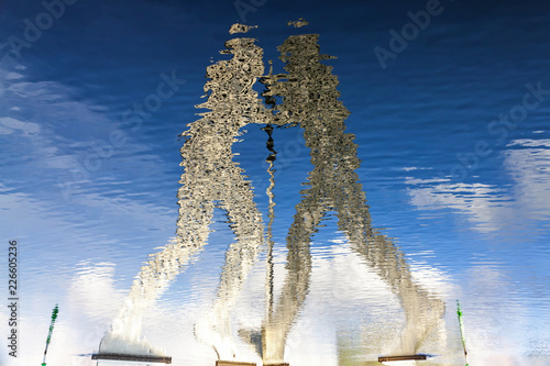 Fotografie Molecule Man sculpture on Spree River in Berlin, Germany