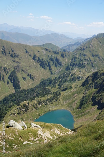 Paysage et lac de montagne
