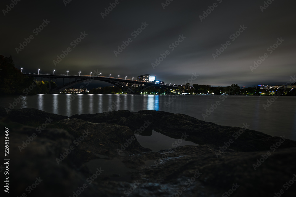 Fototapeta premium bridge at night - västerbron in stockholm