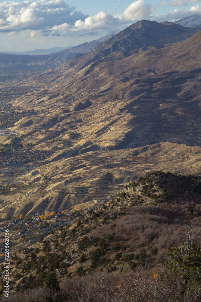 Obraz premium Foothills and mountains