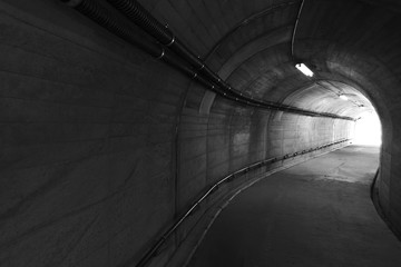 Fotobehang Tunnel Stenen tunnel met lichtopening  © leeyiutung