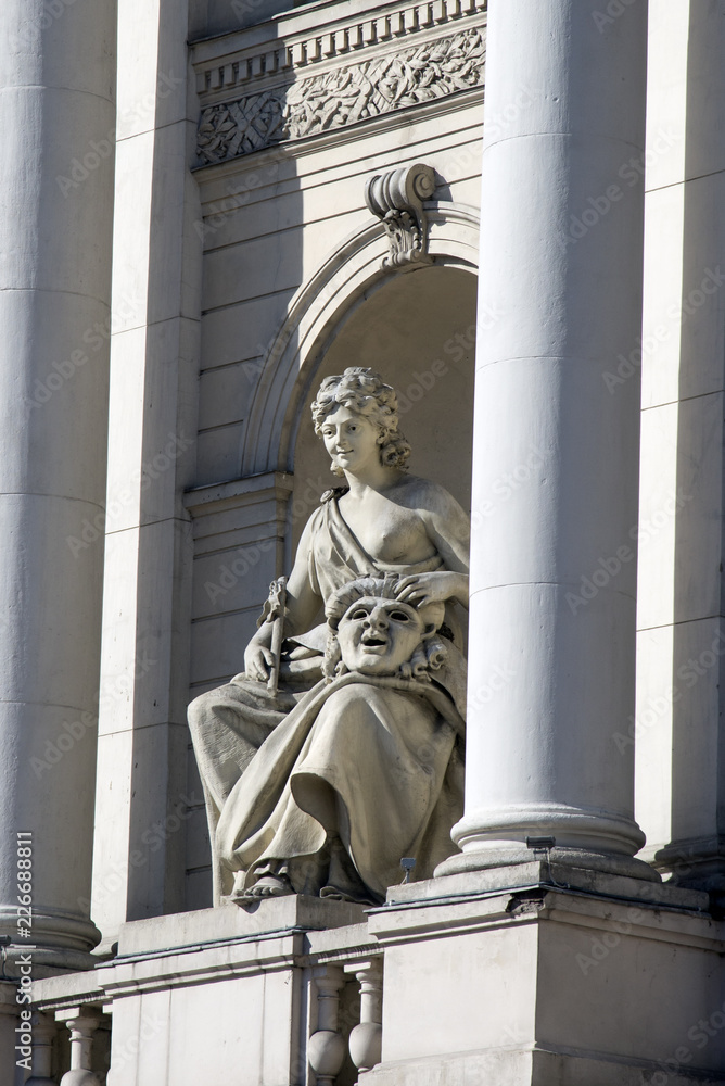 Obraz premium Sculptures in the Lviv Opera