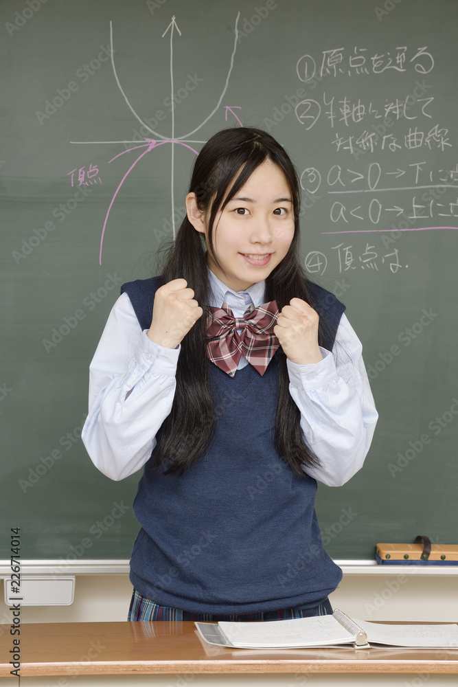 黒板に数式を書く女子高校生 Stock Photo Adobe Stock