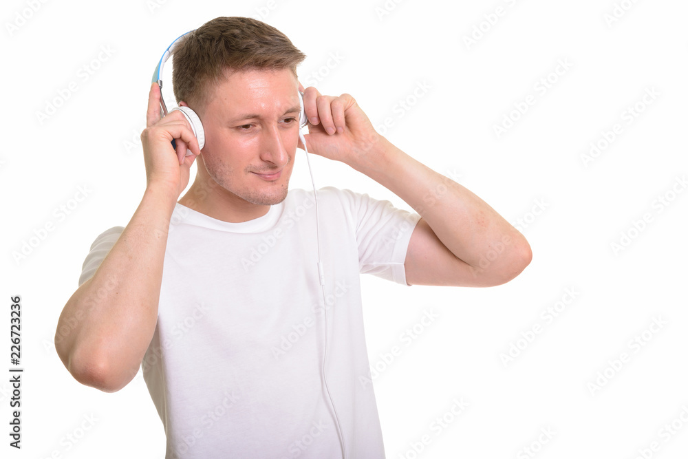 Naklejka premium Handsome Caucasian man isolated against white background