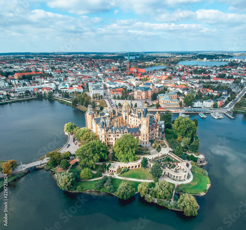 Obraz na płótnie Aerial autumn view of Schloss Mecklenburg in Schwerin, Germany w salonie