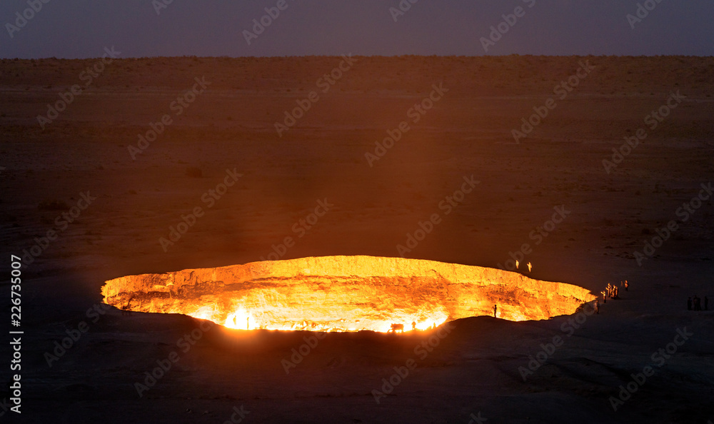 Turkmenistan gates of hell gas crater fire in Karakum desert near Darvaza. Burning methane gas crater in Derweze in Karakum desert. Door to hell in Turkmenistan. - obrazy, fototapety, plakaty 