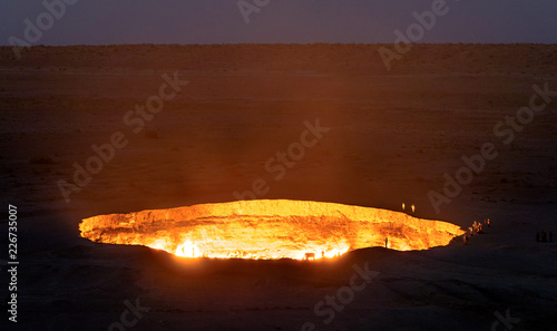 Tablou canvas Turkmenistan gates of hell gas crater fire in Karakum desert near Darvaza