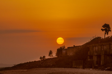 Keuken achterwand Bruin Bright orange sun setting over the beach of Cape Coast, Ghana  © Frank
