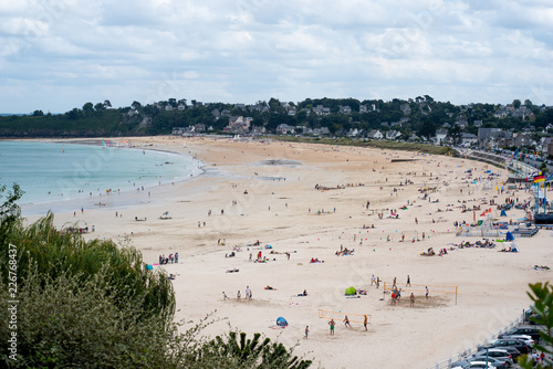 Grande plage de Saint-Cast-le-Guildo en Bretagne © Lenaick