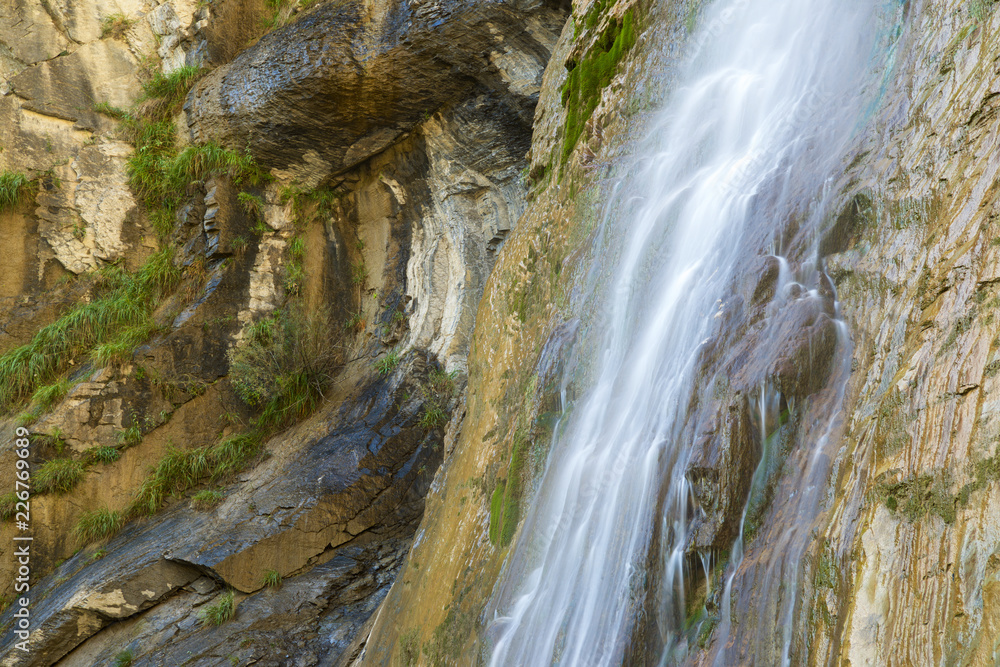 Obraz premium Waterfall in Pyrenees