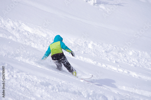 glisse hiver - snowboard en poudreuse