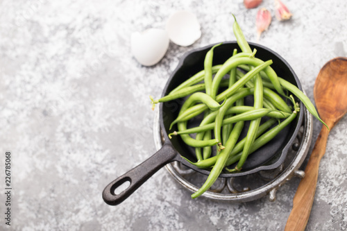 Schilderij op canvas Runner beans with egg and garlic, cooking recipe