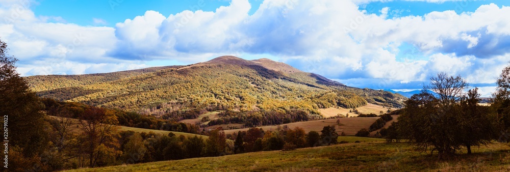 Obraz premium Beautiful panorama of the Bieszczady Mountains. Poland.