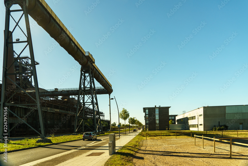 alt und neu auf der Fläche des alten -Stahlwerks Phoenix-West in Dortmund alt und neu auf der Fläche des alten -Stahlwerks Phoenix-West in Dortmund