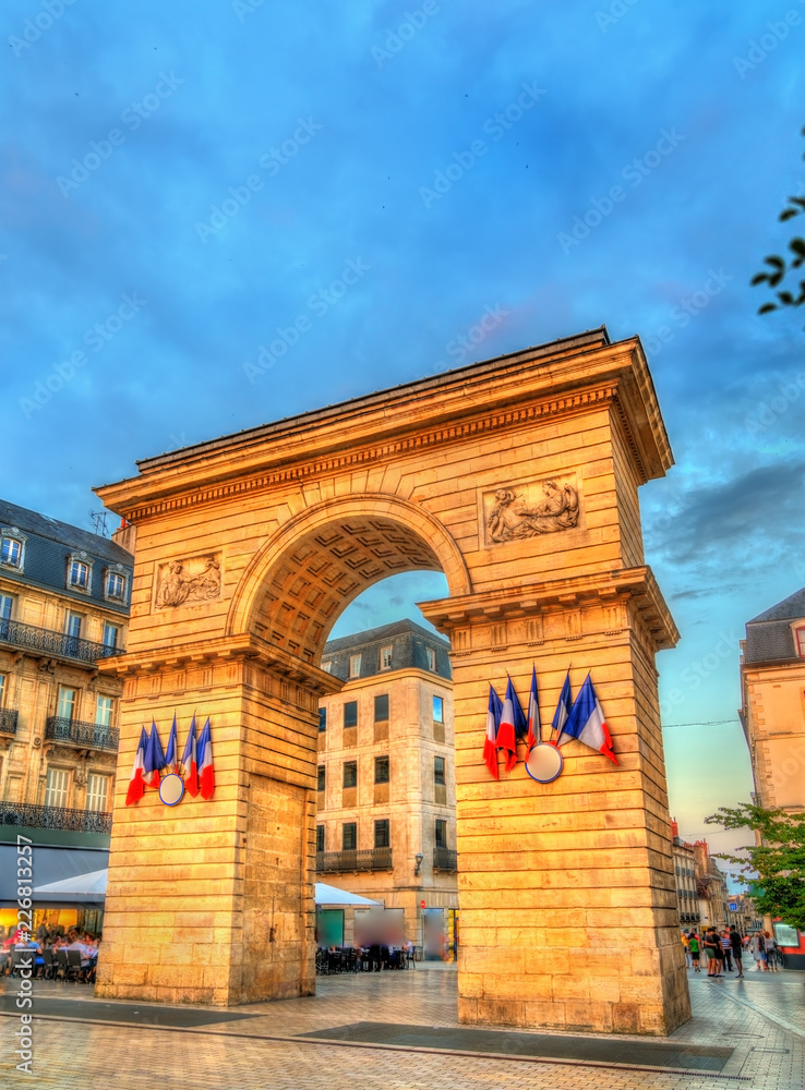 Obraz premium The Guillaume Gate at sunset in Dijon, France