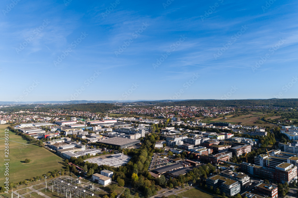 Luftbild mit Blick auf ein Industriegebiet