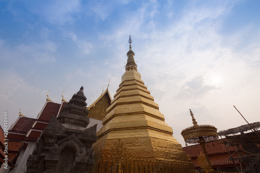 Fototapeta premium Wat Phra That Cho Hae, Phrae Thailand