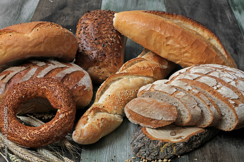 doğal çeşitli ekmekler  photo