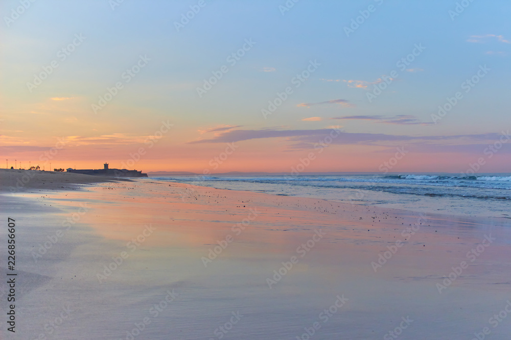 Fototapeta premium Beautiful seascape: sunrise in pastel colors in Cascais, Portugal