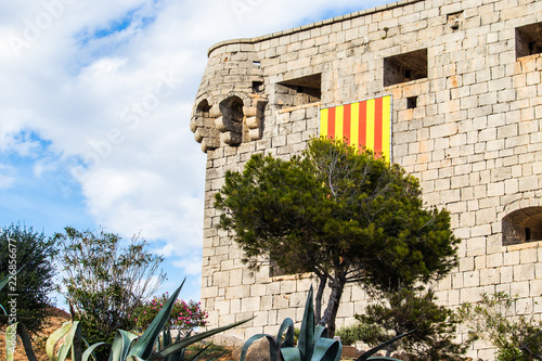 King's Tower in Oropesa del mar with a giant flag on October 9, the day on which the Valencian community is celebrated. photo