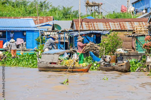 Tableau sur toile Floating village and floating market on the Tonle Sap Lake in Cambodia