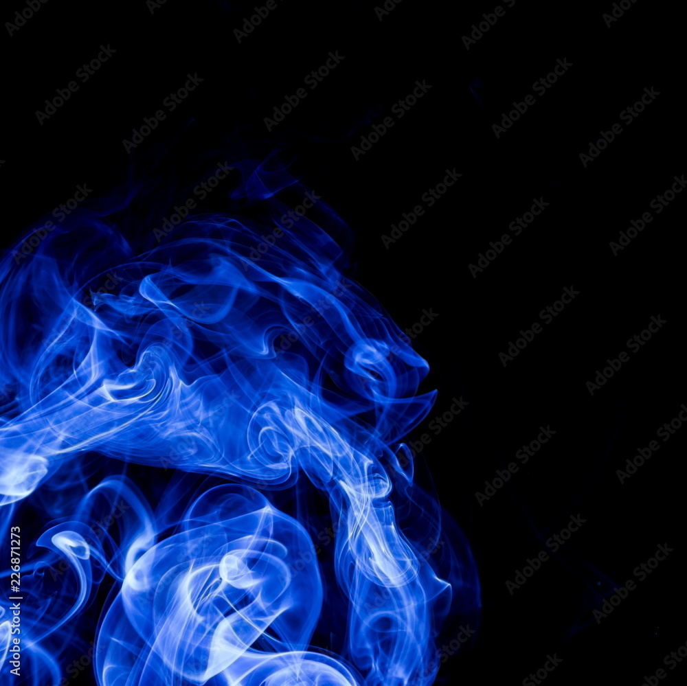 Obraz premium Blue smoke on black background