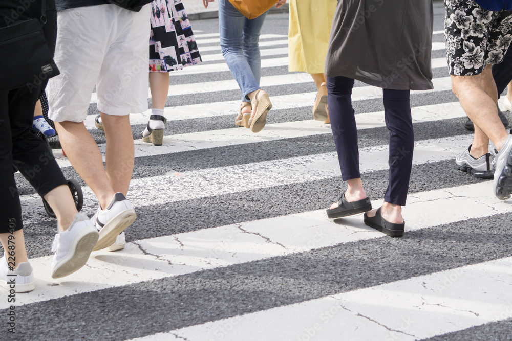 横断歩道 歩行者 横断歩道 歩行者