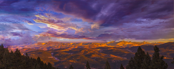 Leinwandbilder Aubergine Sunset over Evergreen, Colorado  © Lowell